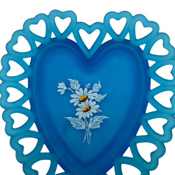 Vtg Westmoreland Blue Satin Glass Heart Shape Trinket Dish Silver Daisy - Picture 3 of 9